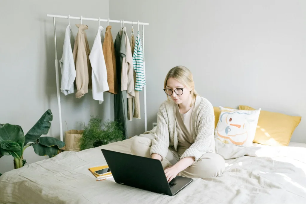 HIRENCH office workspace for HR consulting services