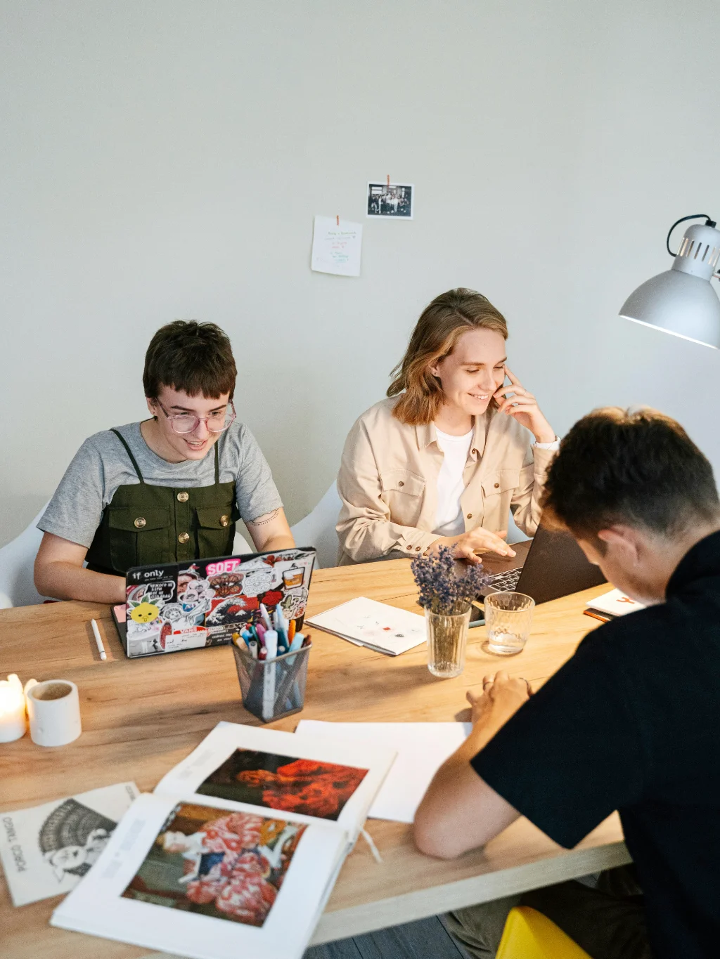 HIRENCH HR professional providing recruitment consultation